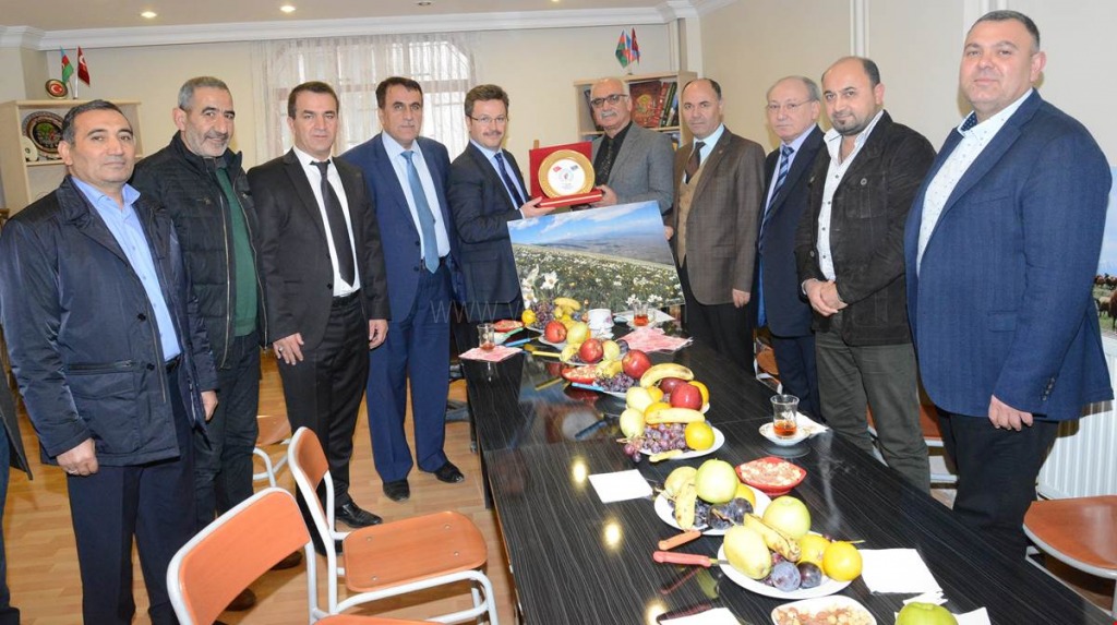 VALİ ÜNLÜ IĞDIR-AZERBAYCAN DİL TARİH VE KÜLTÜR BİRLİĞİ DERNEĞİNİ ZİYARET ETTİ