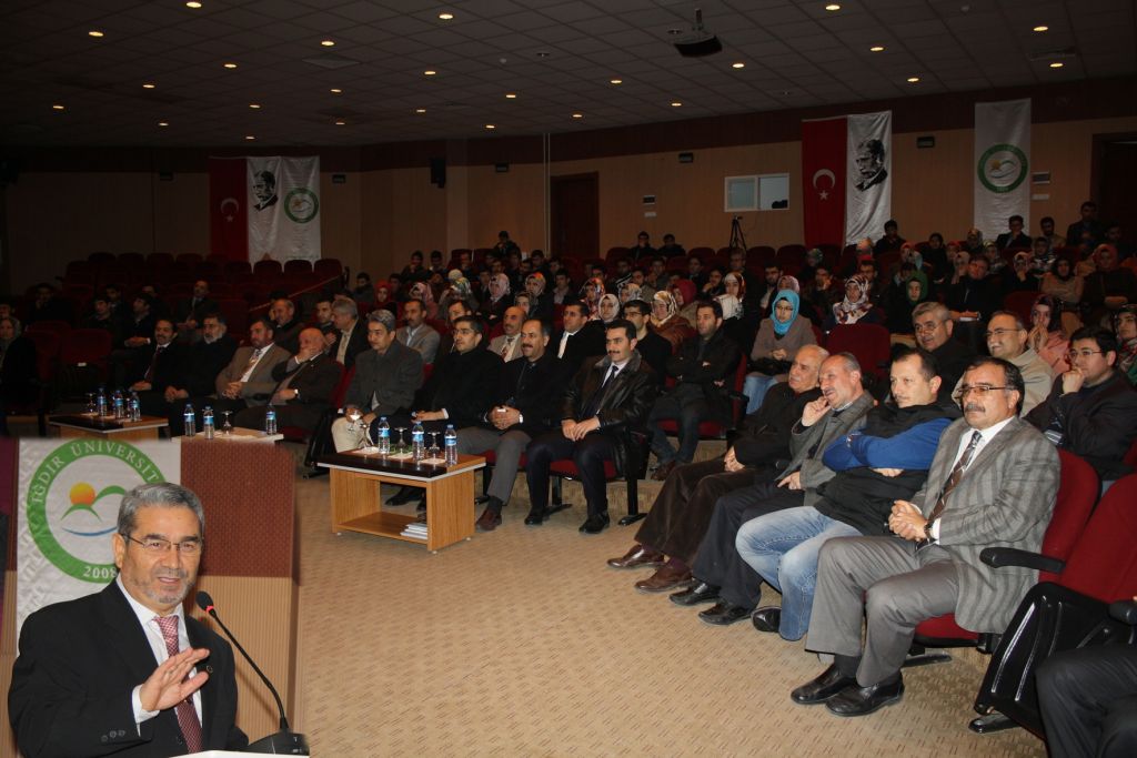 Iğdır Üniversitesinde Gençlik ve Din Konulu Konferans Verildi