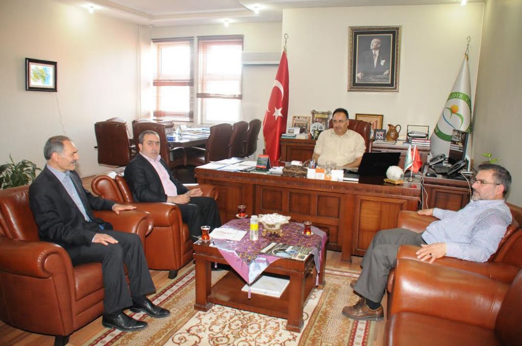 Al-İ Aba Ehlibeyt Derneği Başkanı Erdoğan Rektör Prof Dr İ Hakkı Yılmazı Ziyaret Etti