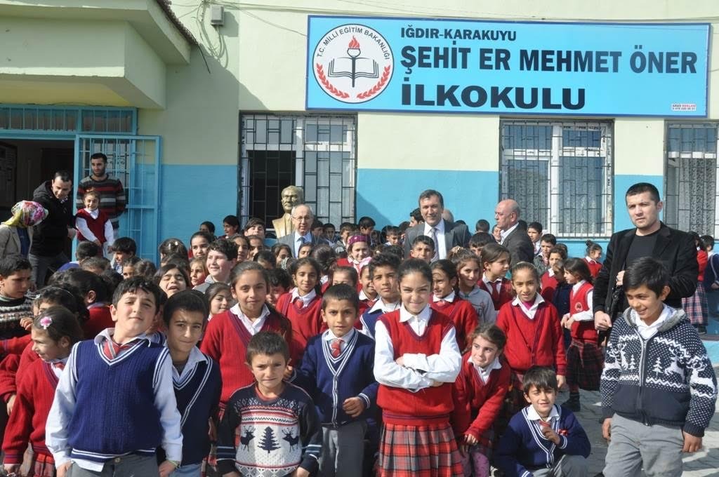İLİMİZ VALİSİ DAVUT HANERKARAKUYU İLK VE ORTAOKULUNU GEZDİ