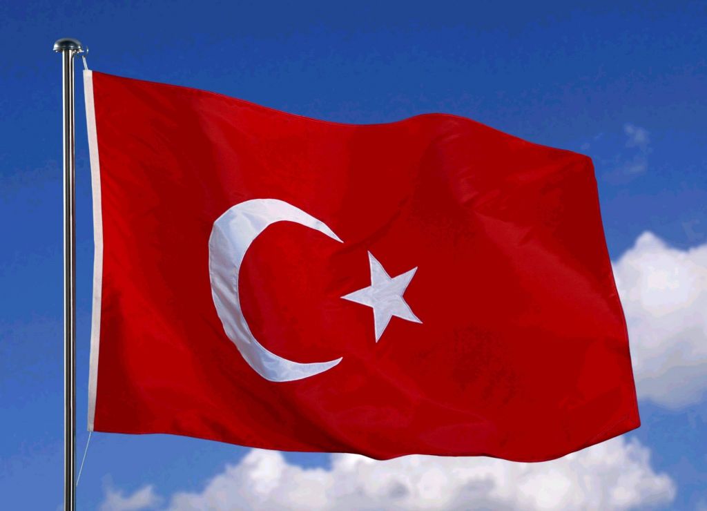 Kimliği Mechul Kişiler Bayrakları Çaldılar
