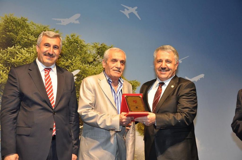 DHMİ Ailesinin 80 Yıl Kutlamasında Hemşerimiz Kenan Akar'a Üstün Hizmet Plaketi Verildi