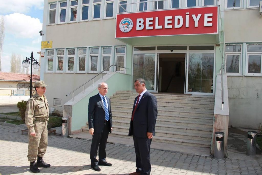 Vali Davut Haner Halfeli Belediyesini Ziyaret  Etti
