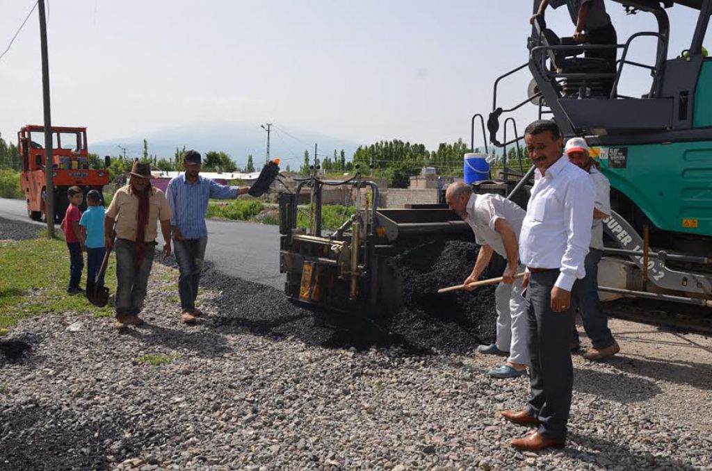 Iğdırda Bir Ayda 16 Km Sıcak Asfalt Çalışması Gerçekleşti