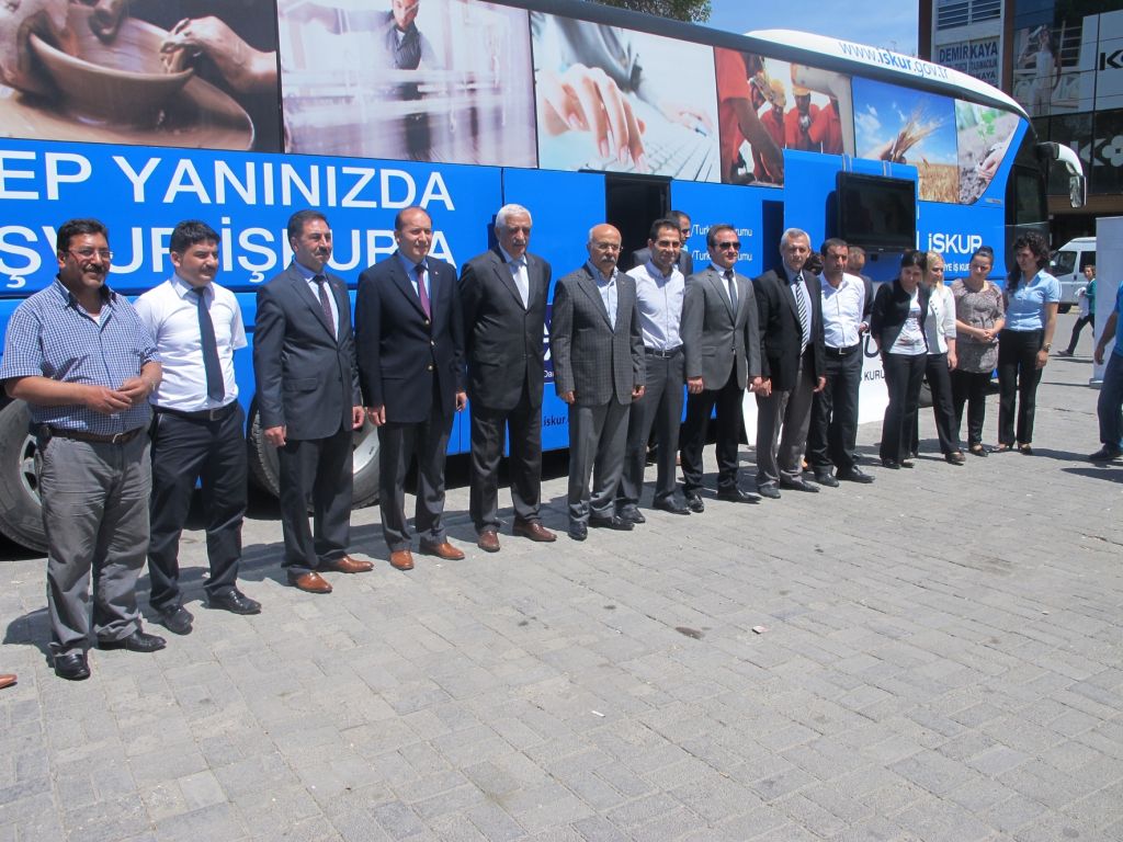 Türkiye İş Kurumu'nun İŞKUR kampanya otobüsü Iğdır'a geldi