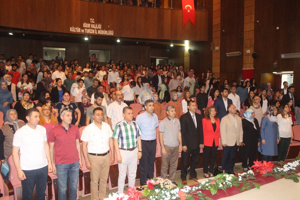 SAĞLIKÇI GENÇLERE MEZUNİYET TÖRENİ YAPILDI