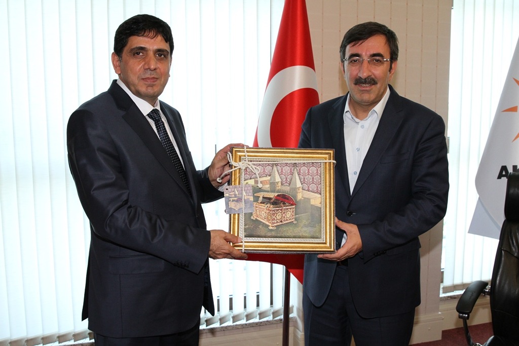 Rektör Prof Dr Alma Ak Parti Genel Başkan Yardımcısı ve Eski Kalkınma Bakanı Cevdet Yılmazı Ziyaret Etti