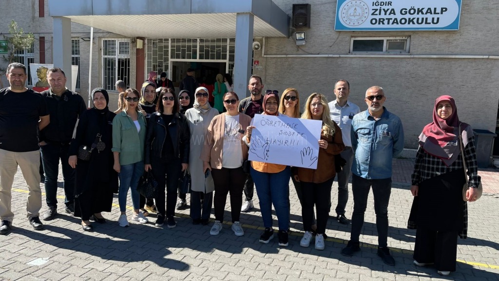 Okul Müdürünün öldürülmesine Iğdırlı öğretmenlerden tepki