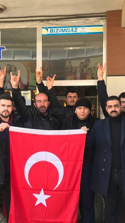 Ülkü Ocaklı Gençlerden Orduya Türk Bayraklı Destek