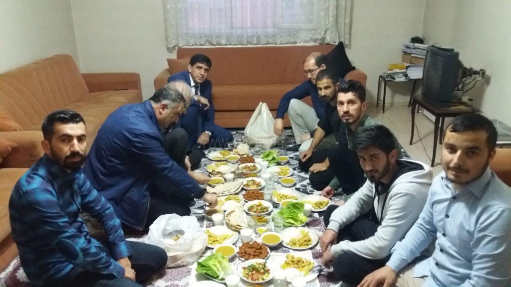 Rektör Alma Öğrencilerle İftarda Bir Araya Geldi
