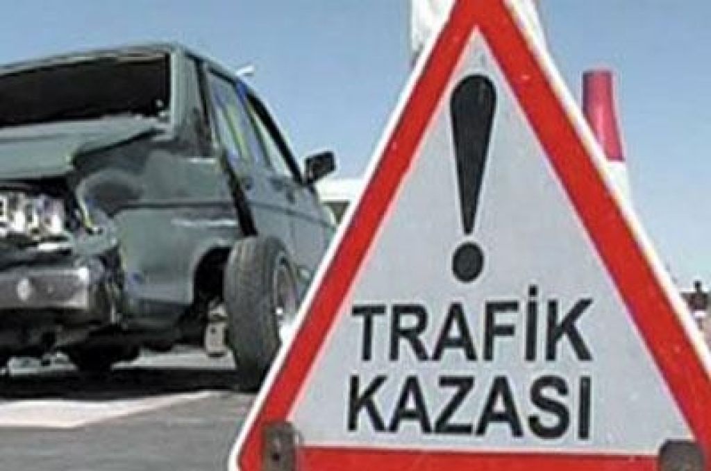 Otomobil Jandarma Kulubesine Çarptı 1 Ölü 4 Yaralı