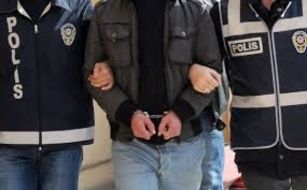 8 Ayrı Suçtan Aranan 2 Kişi Sahte Kimlikle Yakalandı