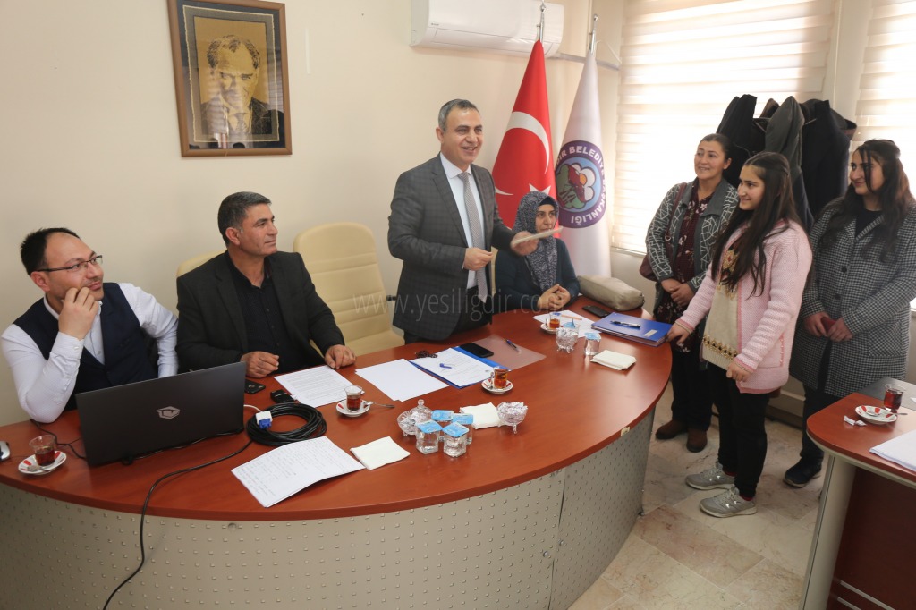 BAŞKAN YİKİTTEN GENÇ YAZAR TÜRKELİYE DESTEK