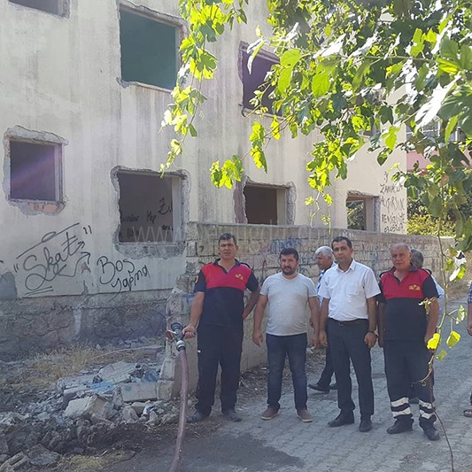 METRUK BİNALAR TESPİT EDİLİP YIKILIYOR
