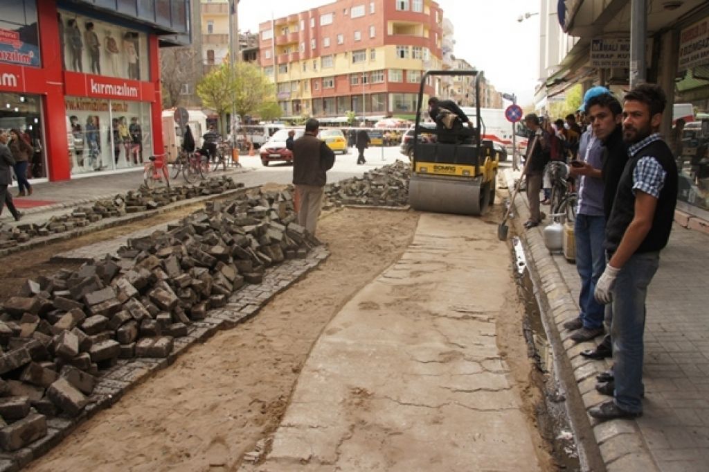Belediye Eş Zamanlı Yol Onarım Çalışmalarına Devam Ediyor