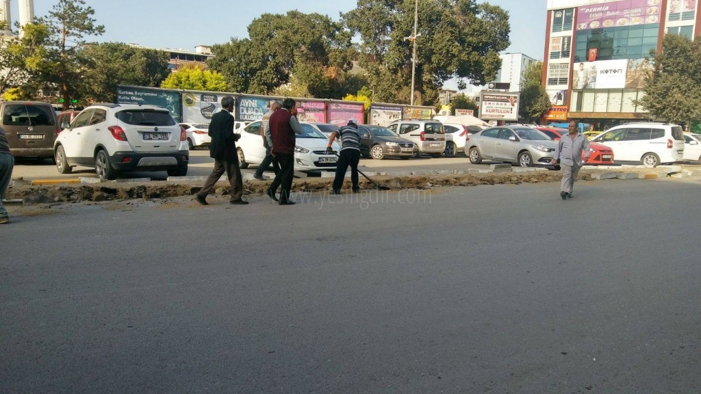 Iğdır Meydanda Bulunan Orta Refüj Kaldırıldı