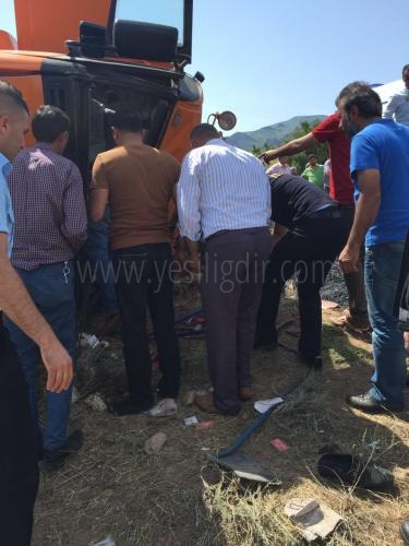 Tuzluca Belediyesi İtfaiye Çavuşluğundan Arabada Sıkışan Yaralıya Müdahale
