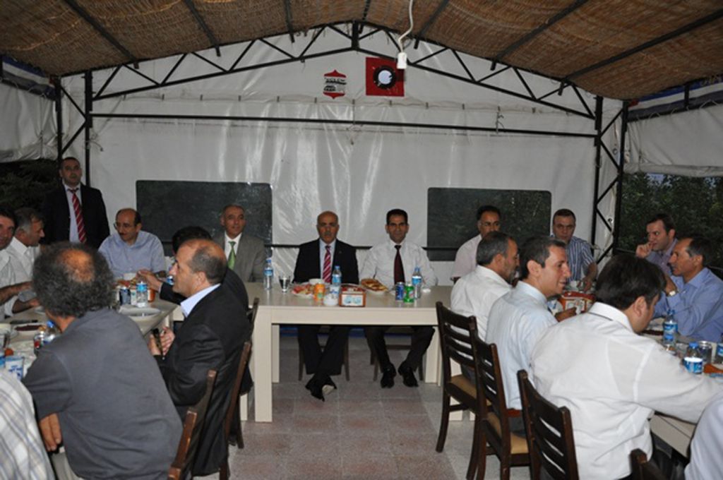 Vali Ahmet Pek Aktif İş Adamları Derneği ile İftar Yemeğinde Buluştu