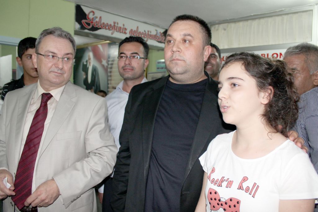 Sınav Dershanesi 8 Sınıflar Türkiye Birincisi Fatmanur Güneşe Ödül