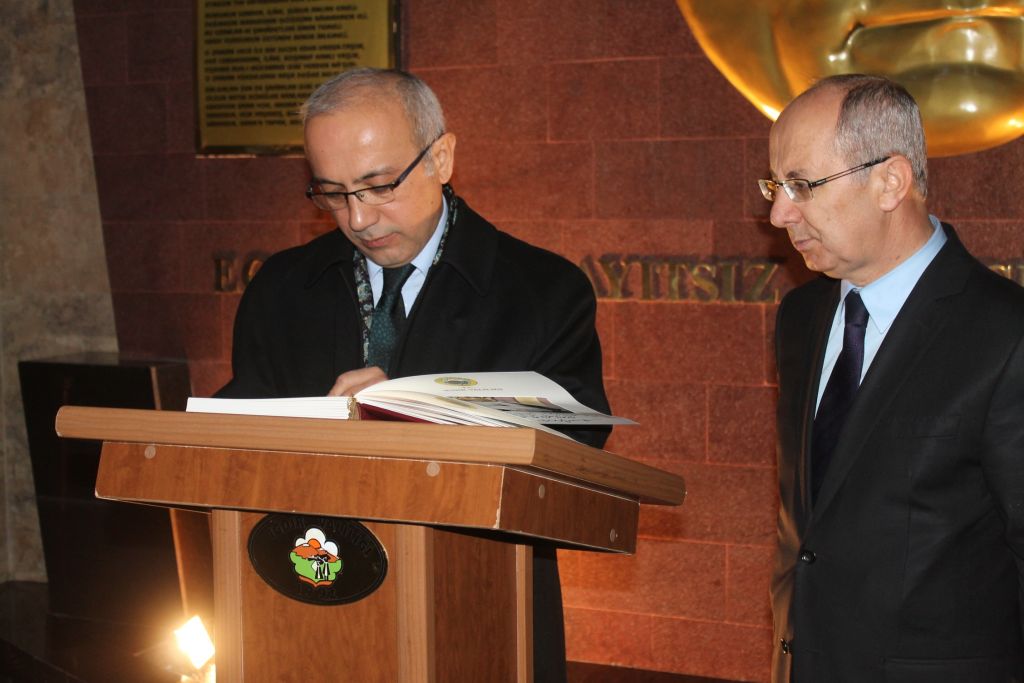 Ulaştırma ve Denizcilik ve Haberleşme  Bakanı Lütfi Elvan Iğdır'da