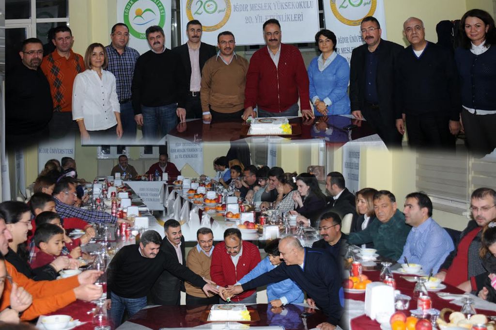 Iğdır Meslek Yüksekokulu 20 Yıl Etkinlikleri Kapsamında Akşam Yemeği Düzenledi