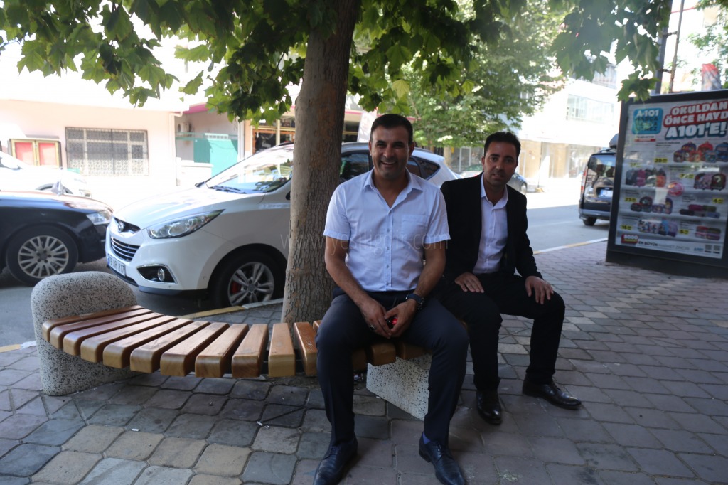 Iğdır Belediyesi Oturma Bankları kurmaya devam ediyor