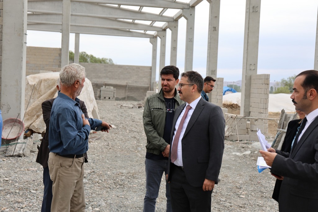 ValiBelediye Başkanvekili Ercan Turan Zahireciler Çarşısı İnşaatını Gezdi