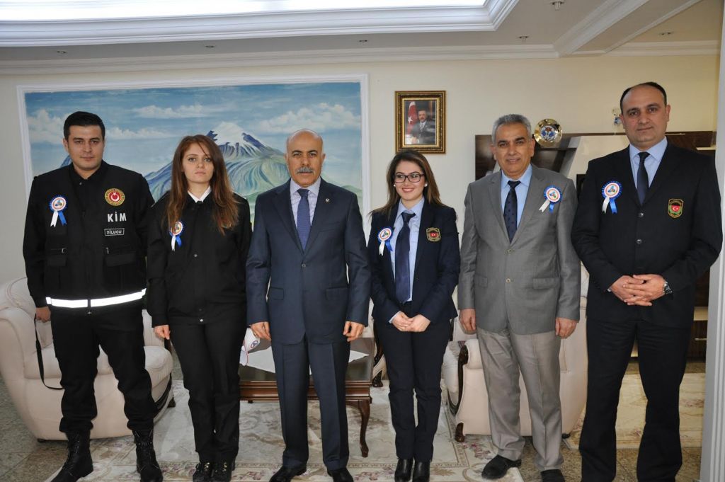 Gümrük Müdürü ve Çalışanları Iğdır Valisi Ahmet Pek'i Ziyaret Etti