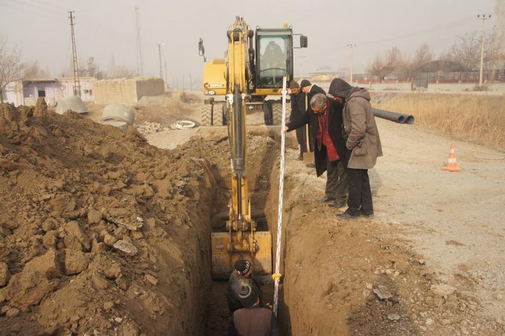 Mahallelerde Eş Zamanlı Kanalizasyon Çalışmaları Devam Ediyor