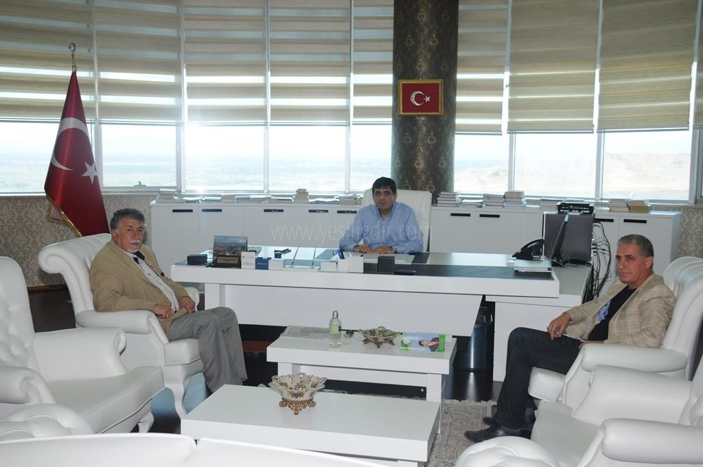 Ağrı Dağı Gazeteciler Cemiyeti Başkanı Cevdet Baycan ve Gazeteciler Cemiyeti Üyesi
