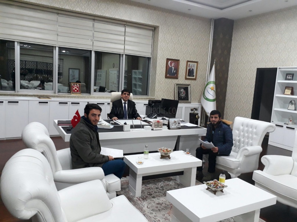Üniversitemizde Şiir Yazan Öğrenciler Rektör Almayı Makamında Ziyaret Etti