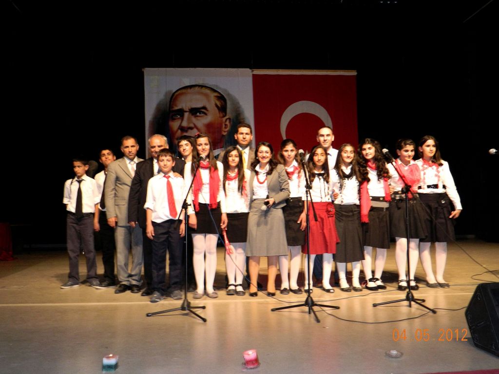 Şehit Er Erkan Akdeniz İlköğretim Okulu Öğrencilerinden Şiir Ziyafeti
