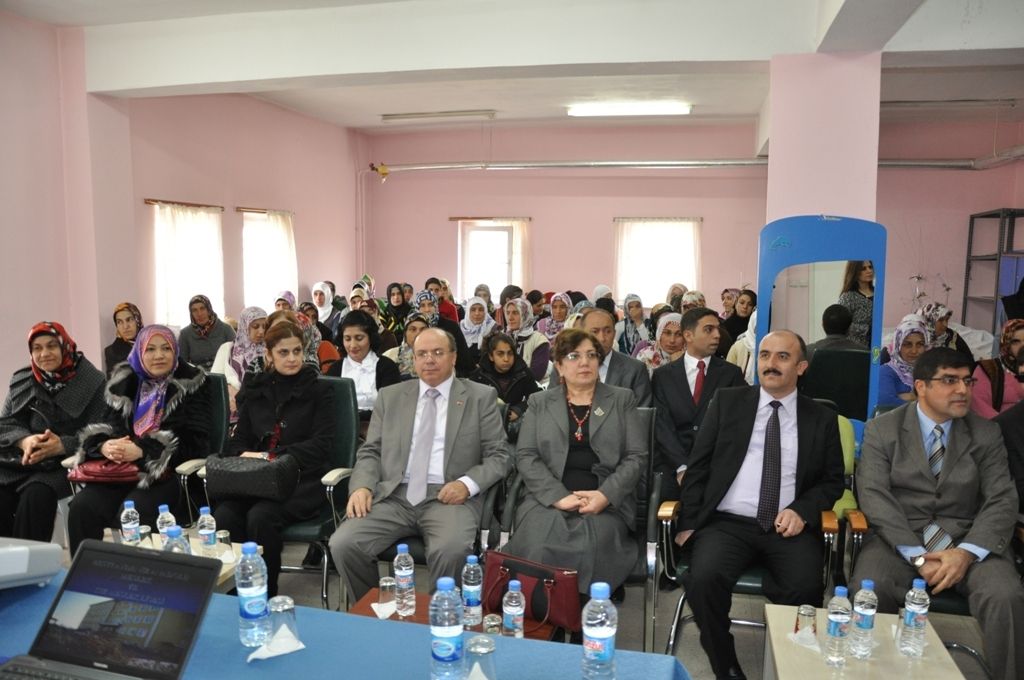 Vali Çiçek Sosyal Hizmetler İl Müdürlüğüne Bağlı Anadolu Toplum Merkezini Ziyaret Etti
