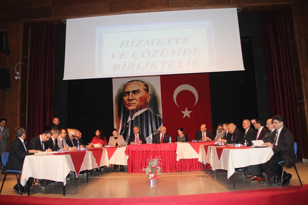 Vali Ahmet Pek Söğütlü ve Yeni Mahalle Sakinleriyle Bir Araya Geldi