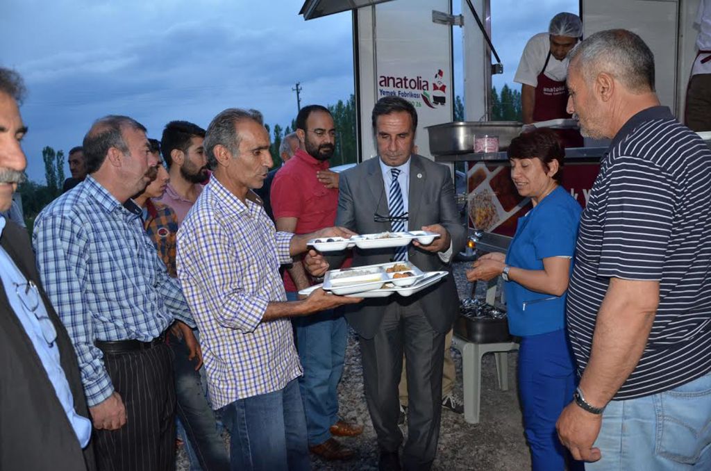 Iğdır Belediyesi İftar Çadırı Kurdu