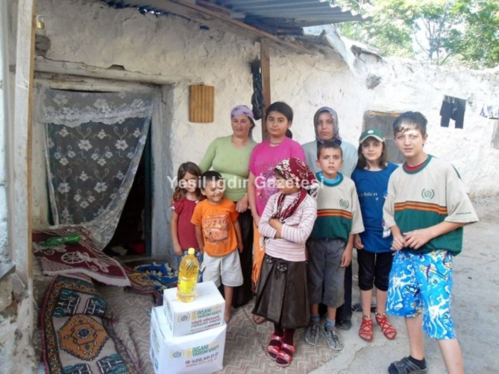 İHH İnsani Yardım Vakfı Iğdır İlinde Ramazan Kumanyası Dağıttı