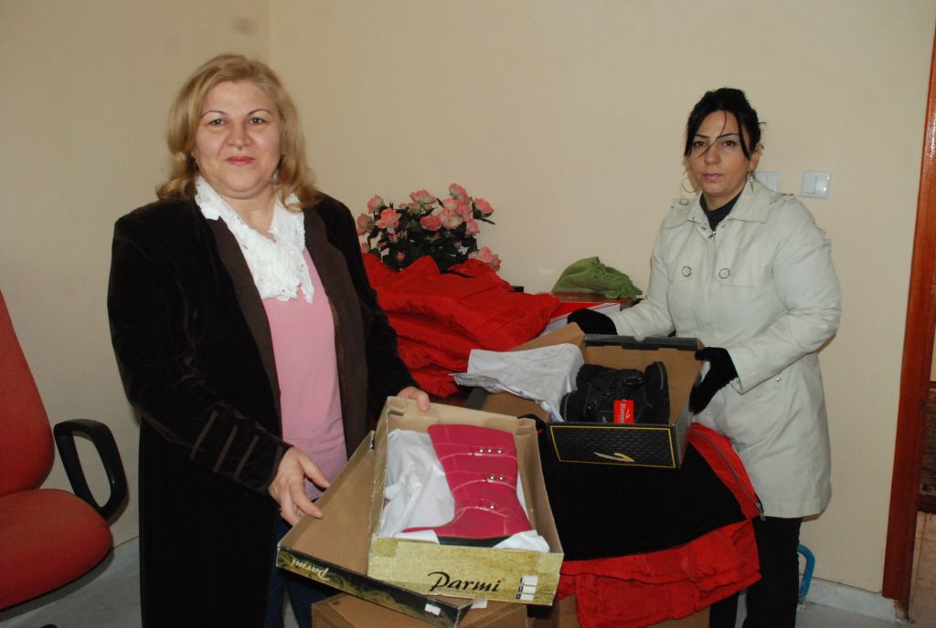 Türk Kadınlar Derneği Giyindirmeye Devam Ediyor