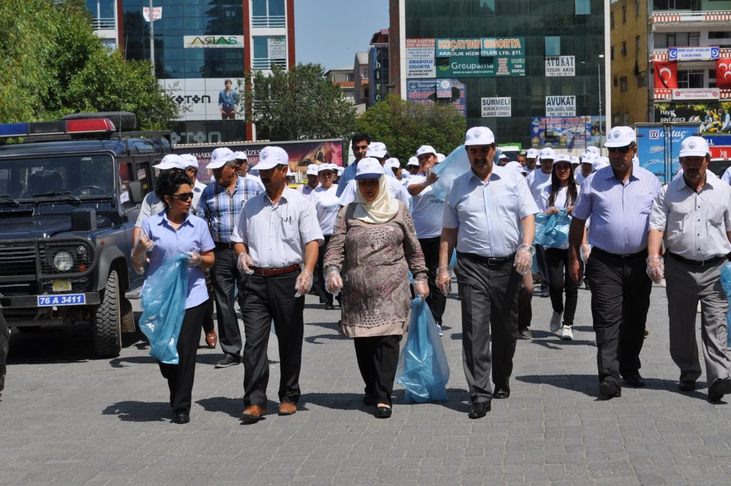 Iğdır Belediyesi Temizlik Kampanyası Gerçekleştirdi