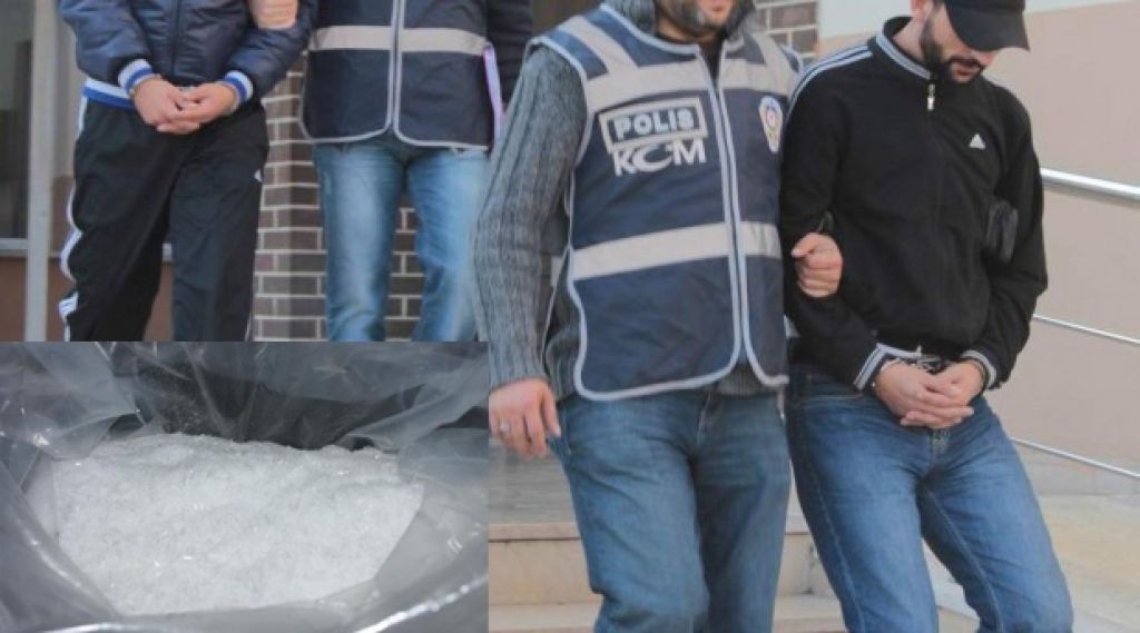 Uyuşturucu tacirleri minibüsle metamfetamin maddesi göndermiş