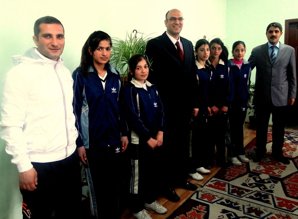 Küçük Kızlar Basketbol İl Birincisi İl Milli Eğitim Müdürü Dinçer Ateş'i Ziyaret Ettiler