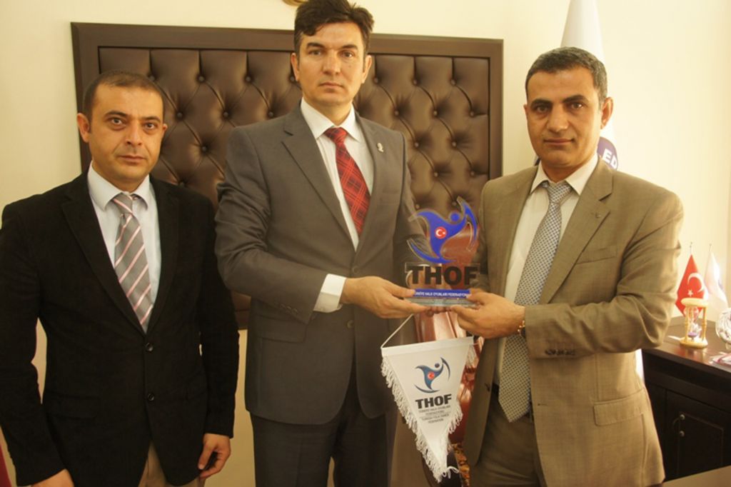 Spor İl Müdürlüğünden Belediye Başkanı Murat Yikite Plaket