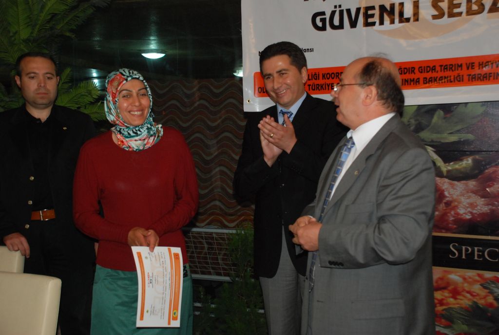 Nasırlı Ellerden Sofralara Güvenli Sebzeler Projesinin Katılımcılarına Final Yemeği Verdi