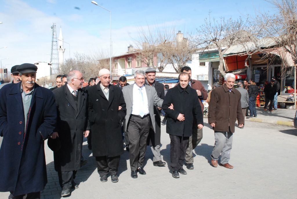 Tuzluca'lılar Mahmut Şek'i Bağırlarına Bastı