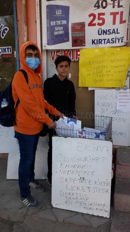 CUMHURİYET BAYRAMINDA ÜCRETSİZ DENEME DAĞITTI