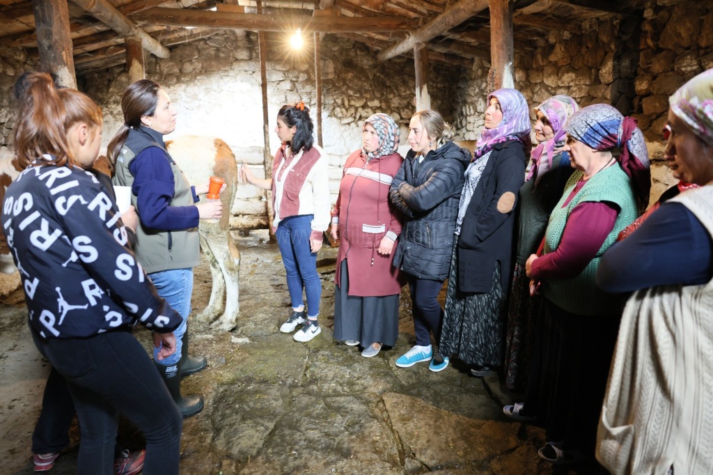 Karsta kadın çiftçilere eğitim verildi