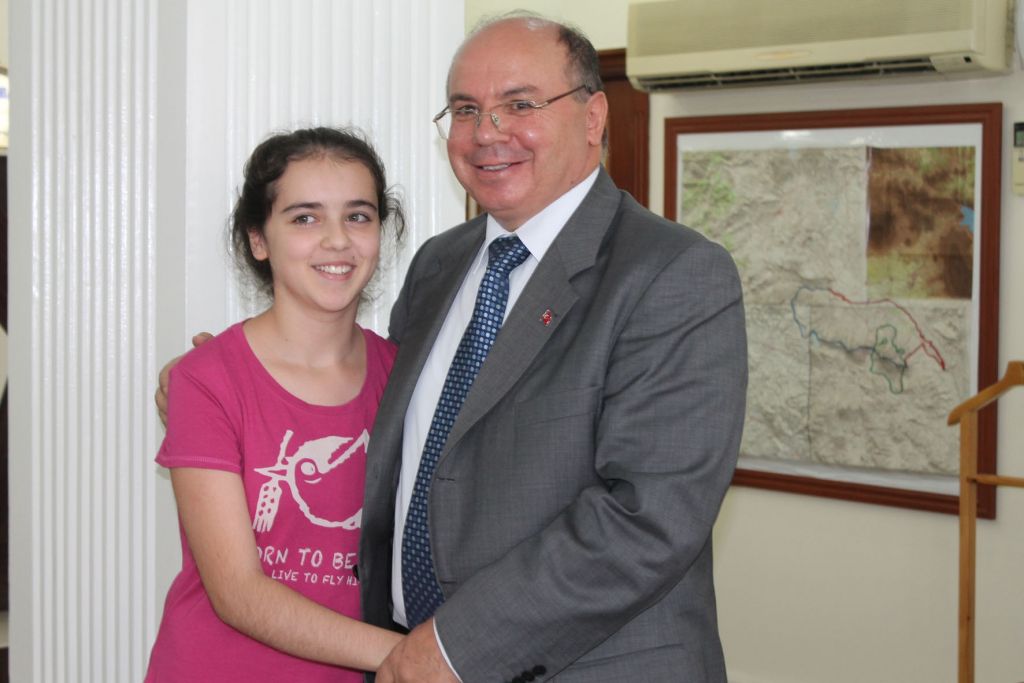 SBS Birincisi Fatma Nur Güneş ve Ailesi Vali Çiçek'e Teşekkür Ziyaretinde Bulundu