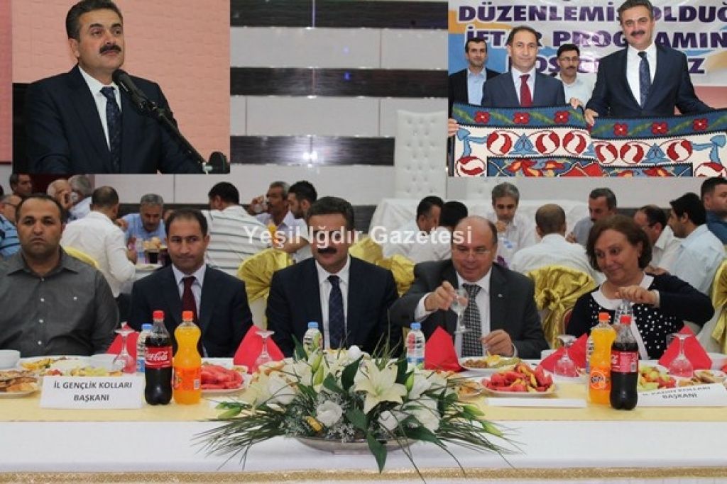 Ak Partiden İftar Yemeği