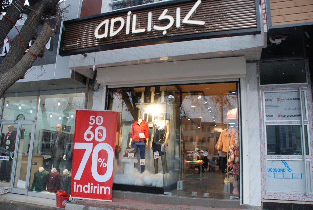 Adil Işık Mağazası Açıldı