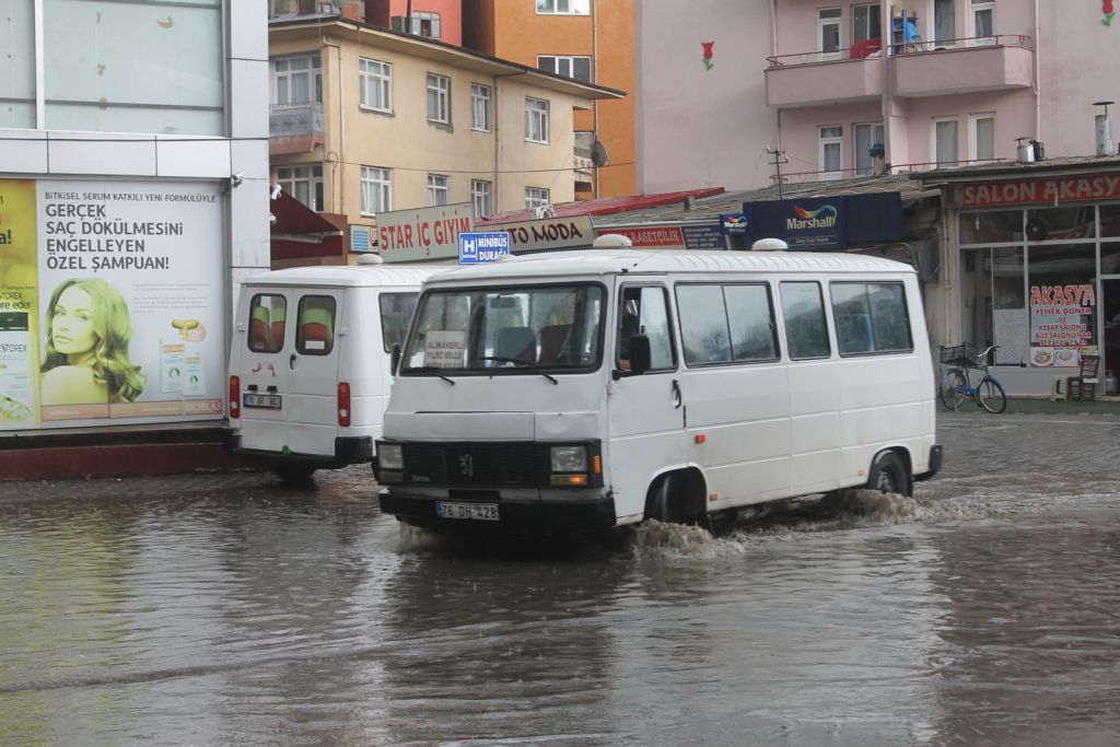 Iğdırda Sağanak Yağış