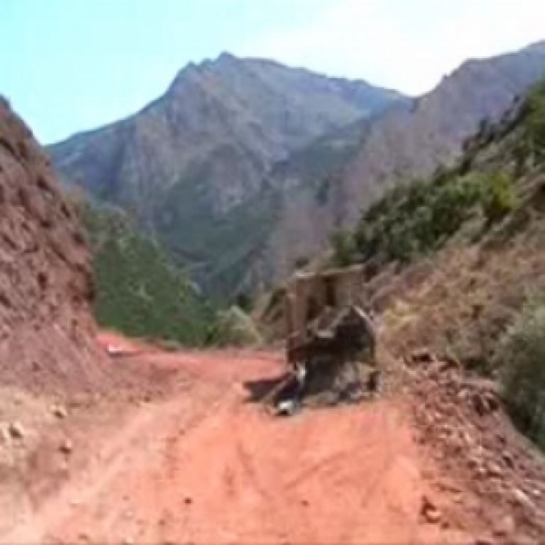 PKK İş Makinesi ve Servis Aracını Yaktı